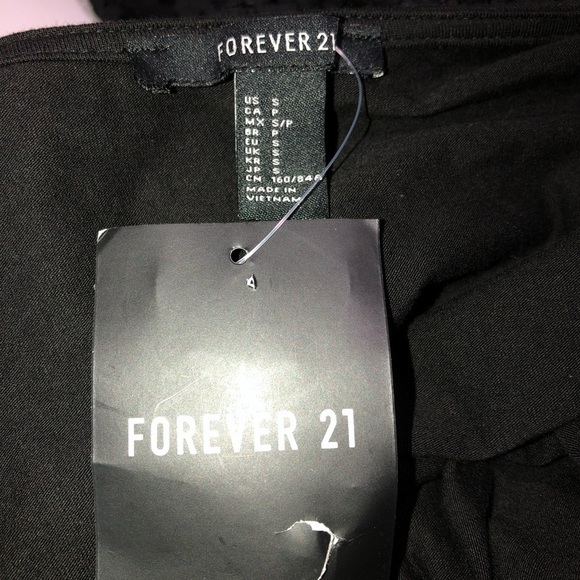 Forever 21 black puff sleeve crop top. - Picture 4 of 5